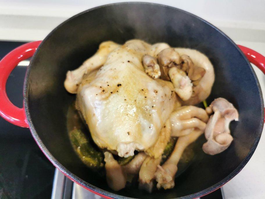 无水葱油童子鸡 (铸铁锅版)