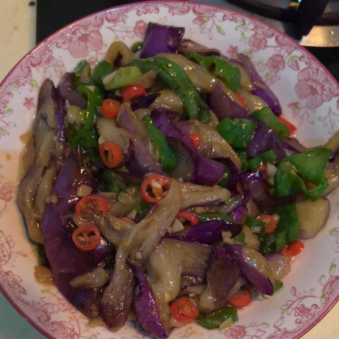 红烧茄子（佐西红柿尖椒）