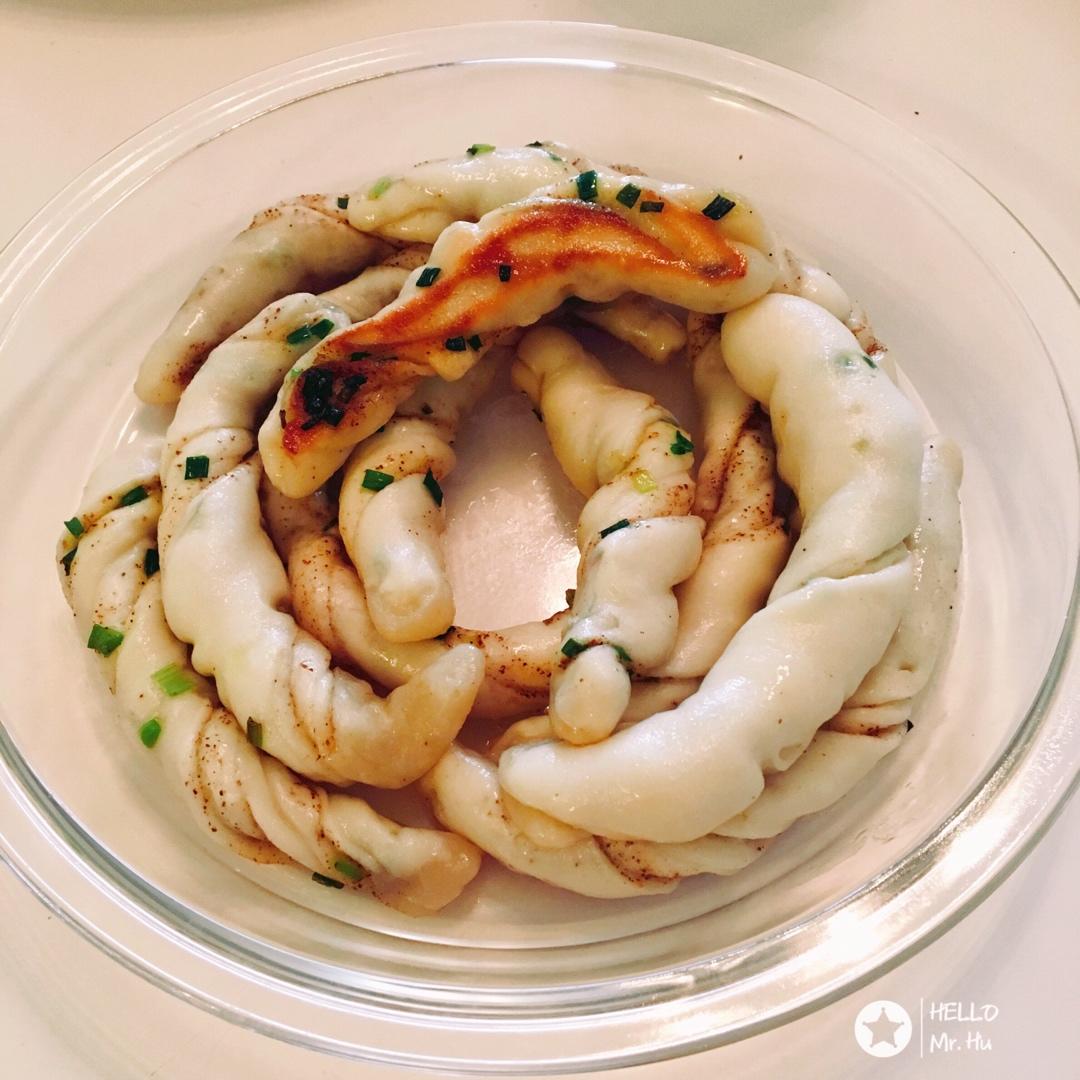 生煎葱油卷子（我觉的就是生煎包和葱油花卷的完美融合！）