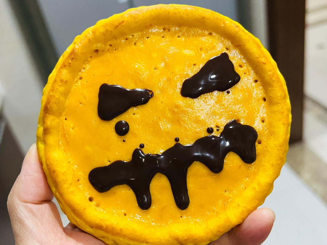 万圣节鬼脸南瓜奶酪面包