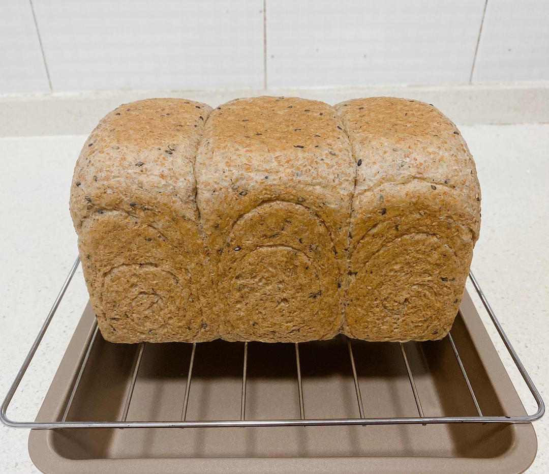 65%全麦吐司 王后粗麸/粗粒全麦粉 无奶低糖低油也可以很松软的粗粒全麦吐司