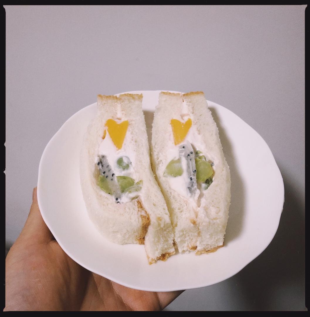 奶油水果三明治