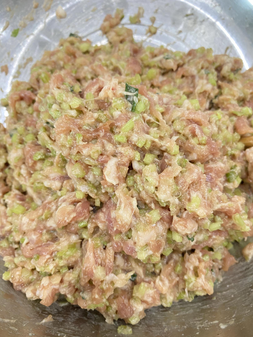 猪肉芹菜饺子馅，饺子馅怎么调才好吃