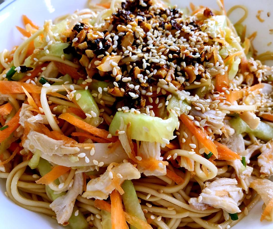 豆豆米米都能吃做的椒麻鸡丝凉面