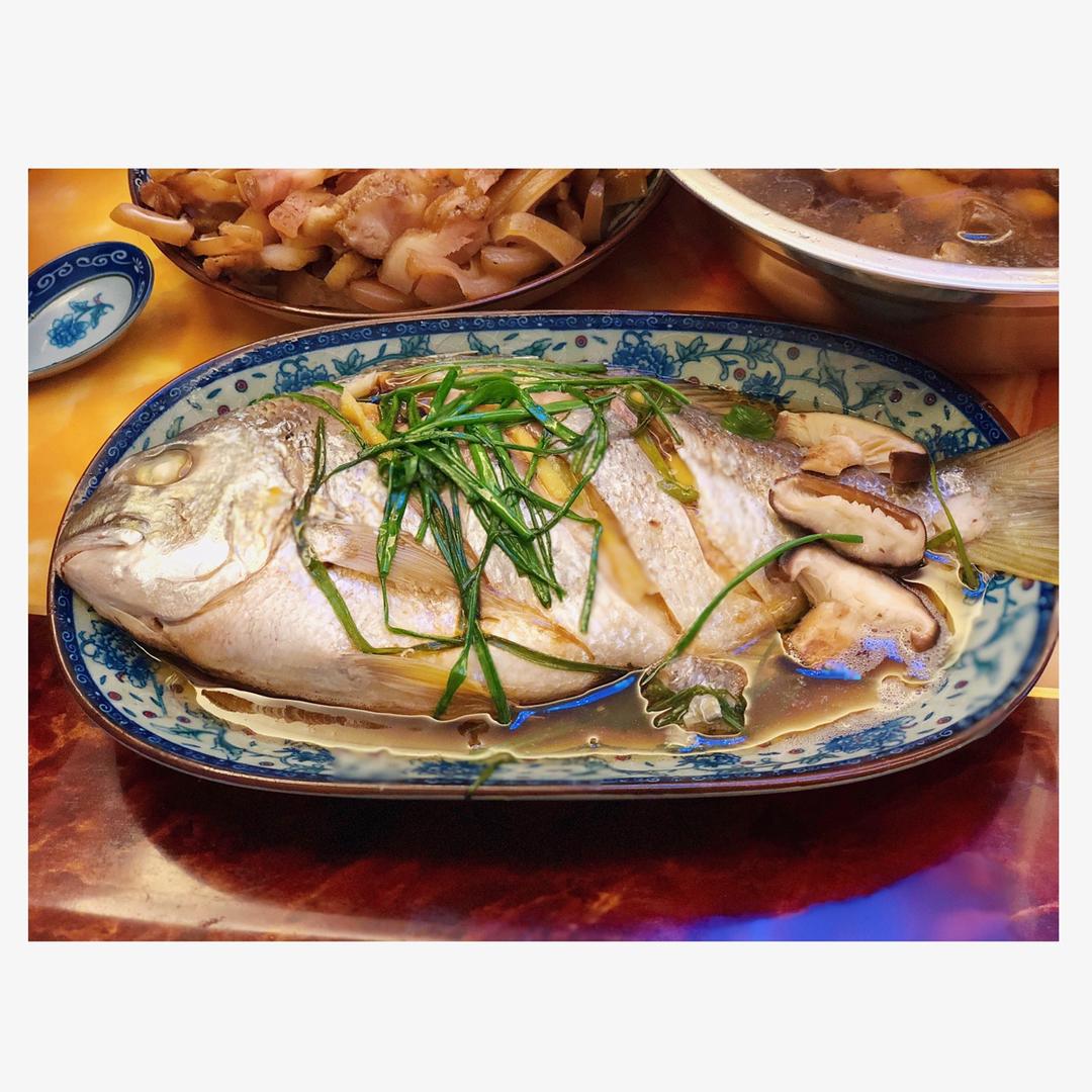 虾最美味的吃法必须是这个——蒜蓉蒸虾（多动图，孔瑶的食谱）