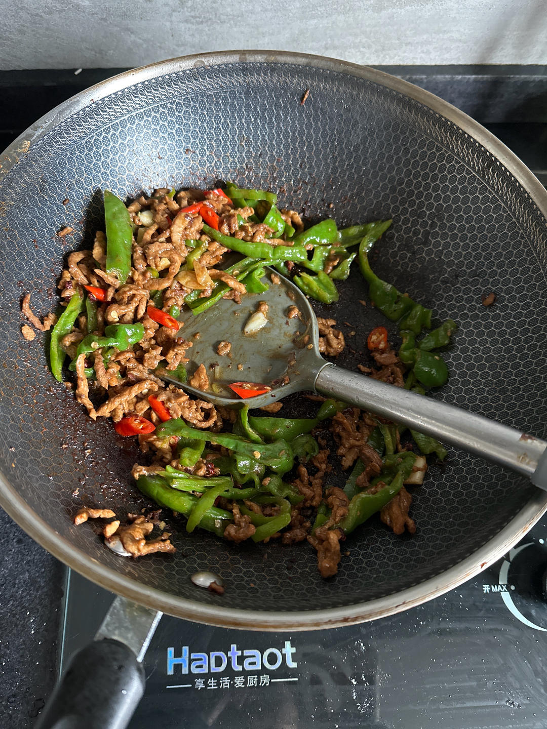 青椒肉丝，这样炒太好吃了。