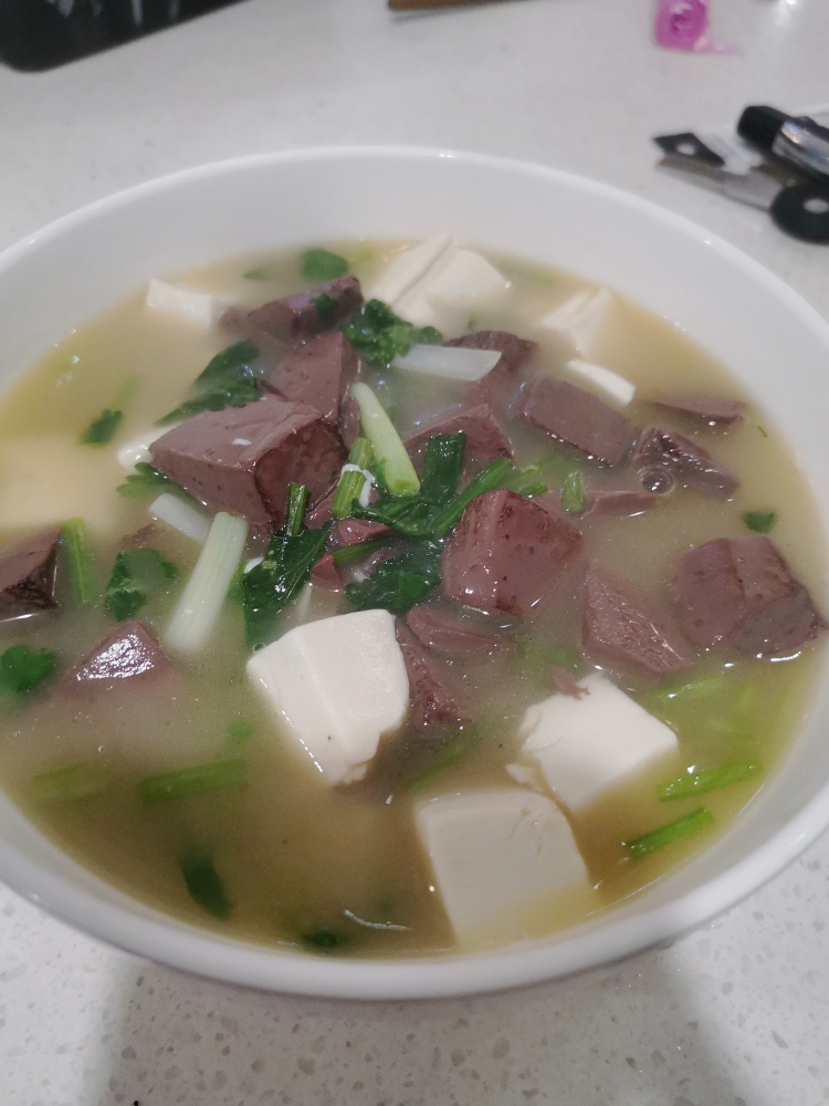 家庭鸭血豆腐汤的做法