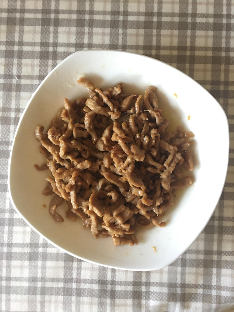 厨师长教你：“炒肉丝不粘锅”的小技巧，肉丝的香很浓郁，收藏了