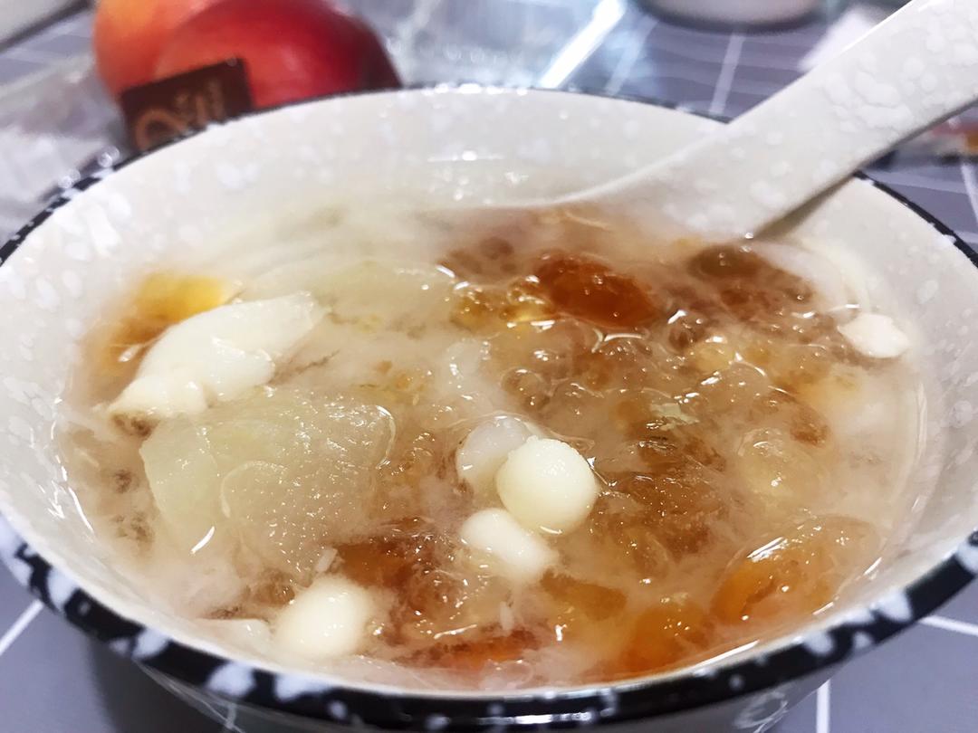 {何故居｝桃胶奶