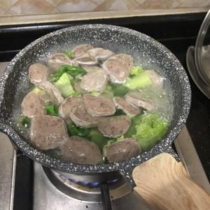 牛肉丸生菜汤的做法 步骤7