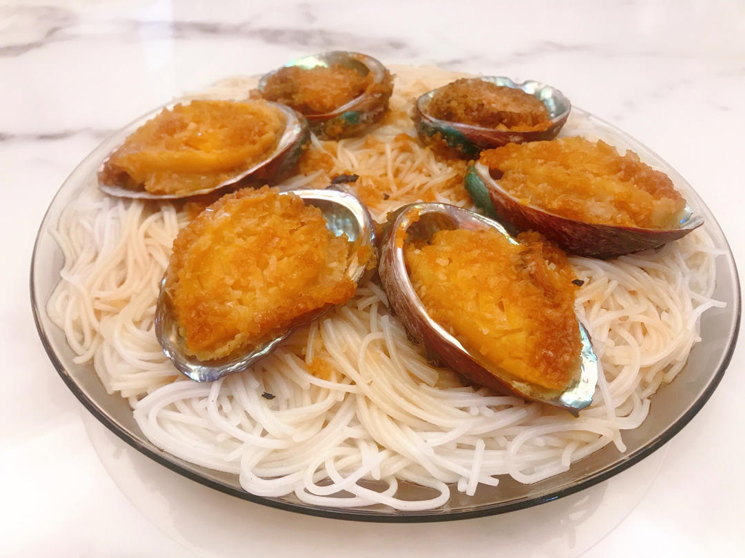 蒜蓉粉丝蒸鲍鱼