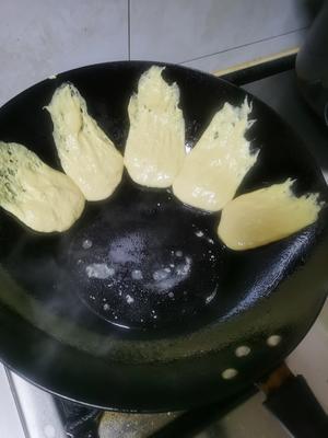 玉米面锅边馍的做法 步骤7