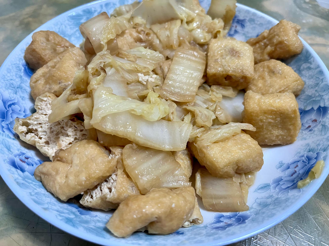 好吃到连汤汁都不剩的白菜焖豆泡，给肉都不换