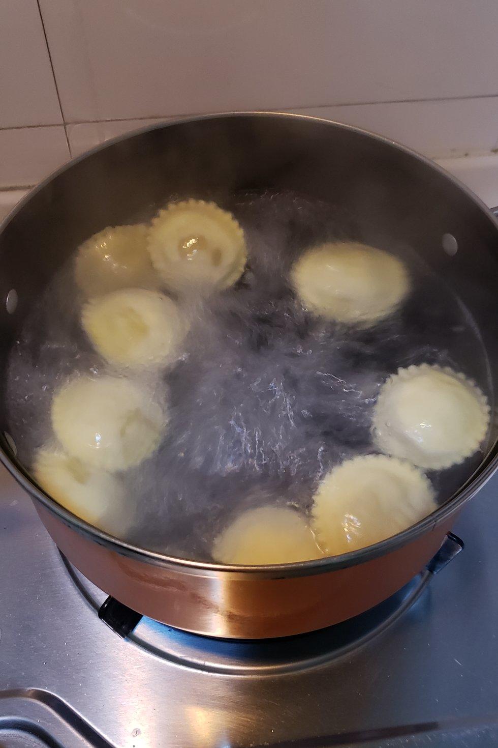 Gorgonzola Ravioli- 意大利的奶酪饺子