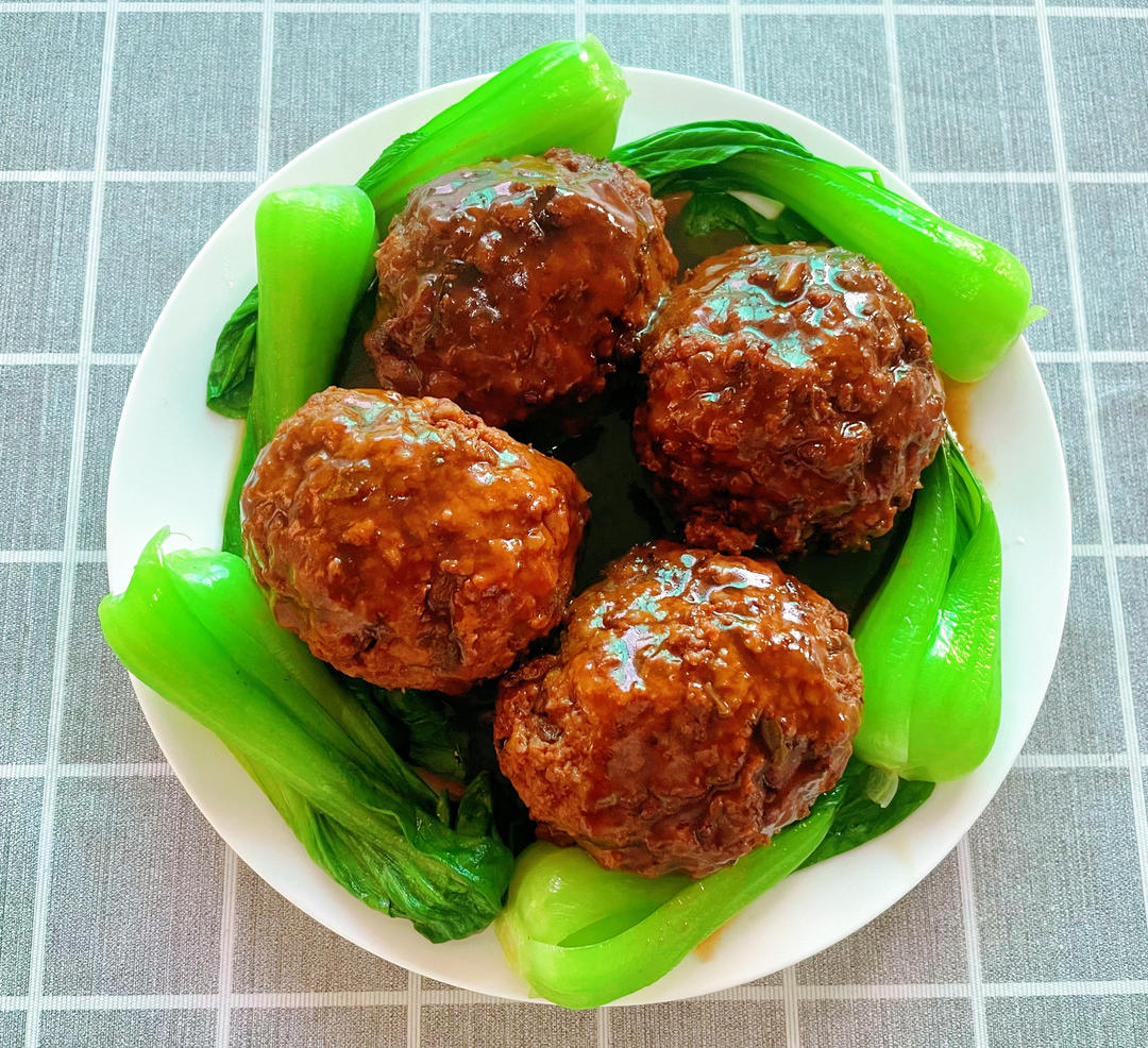 四喜丸子/红烧狮子头 Chinese Meatballs