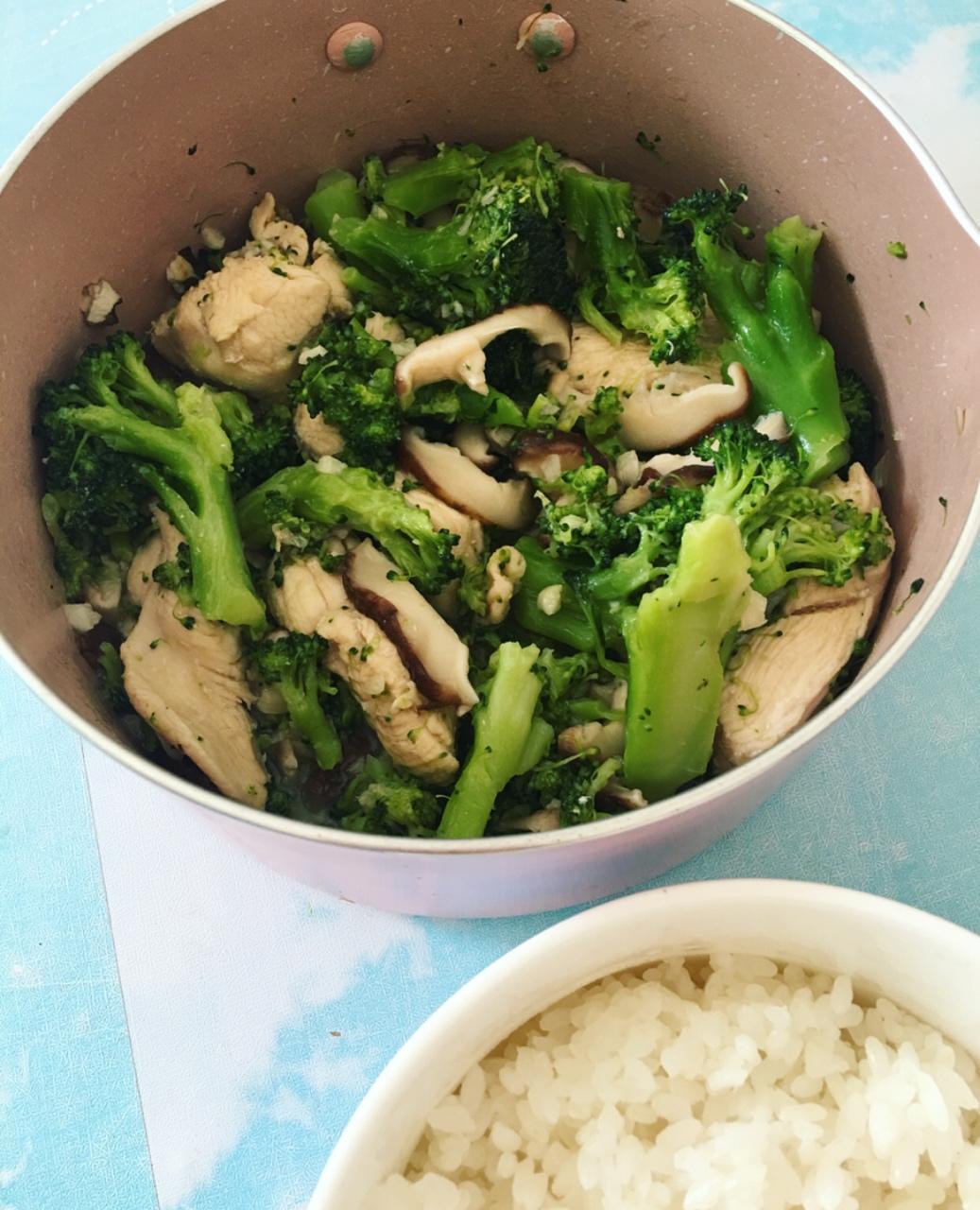 【健身餐实录 】- 西兰花配鸡胸