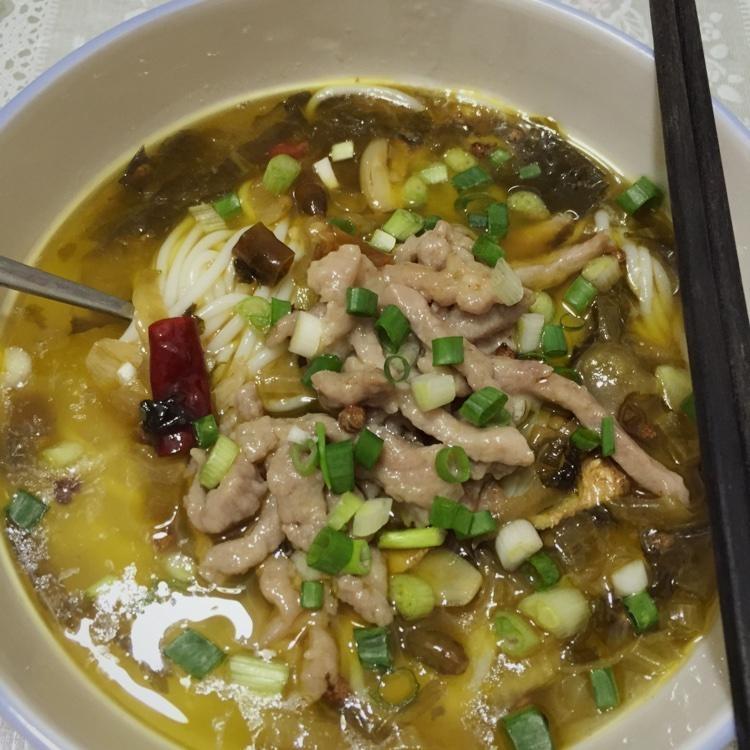 酸菜肉丝米线