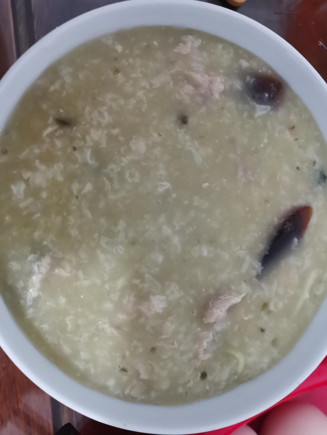 妈妈👩教我做的皮蛋瘦肉粥🥣简单快捷美味😋