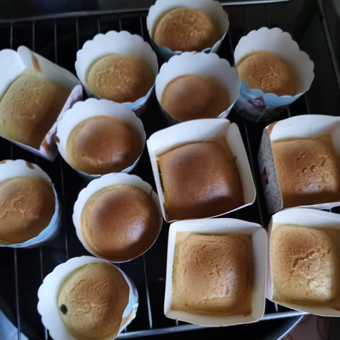小白的纸杯蛋糕（消耗剩的淡奶油）