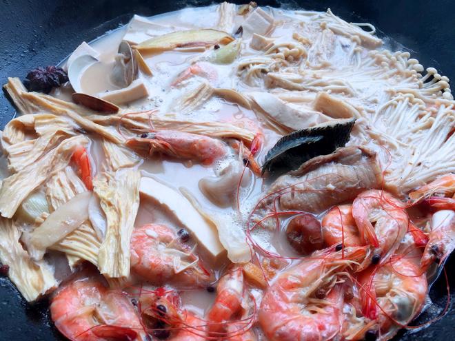 “一锅鲜”鱼头汤底，鲜上加鲜！的做法