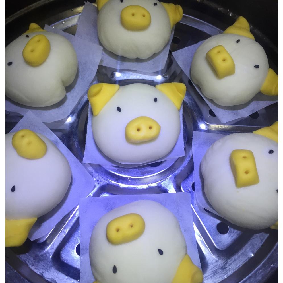 果妈爱烘培做的小猪奶黄包