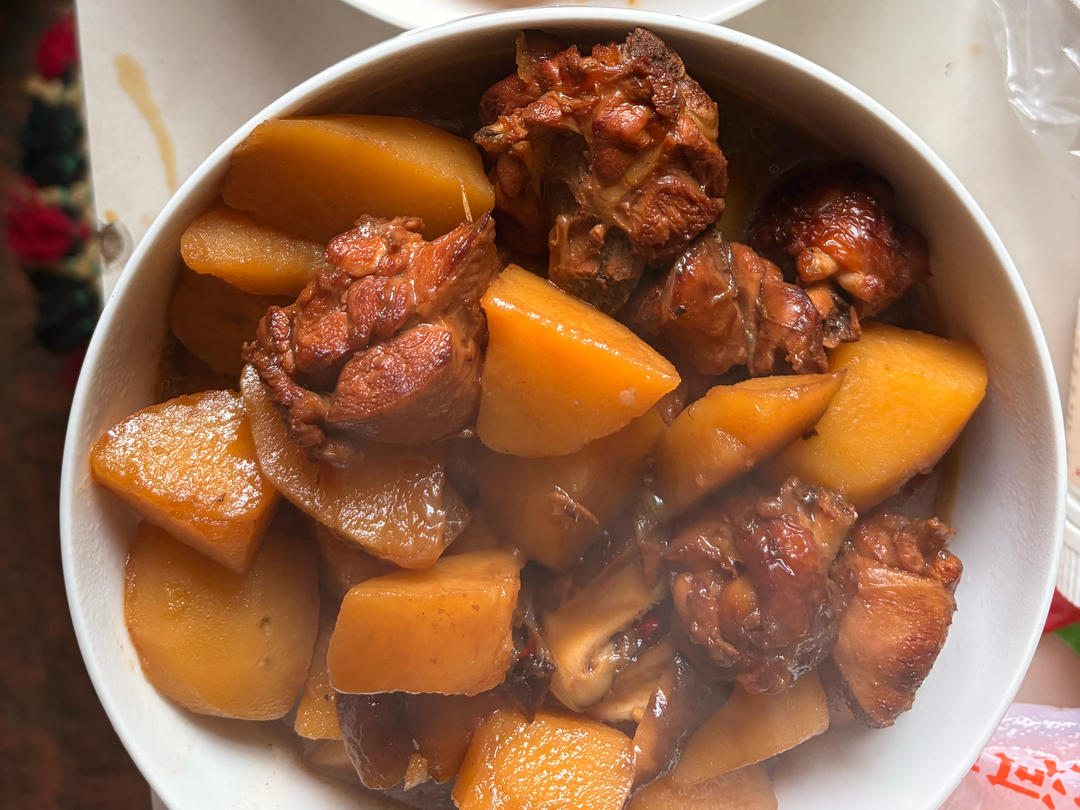 鸡腿炖土豆 上桌秒空盘 汤都喝干了！