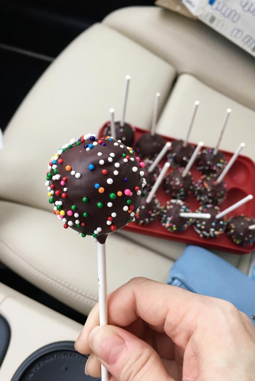 巧克力棒棒糖蛋糕胚（Fudgy cake pops）