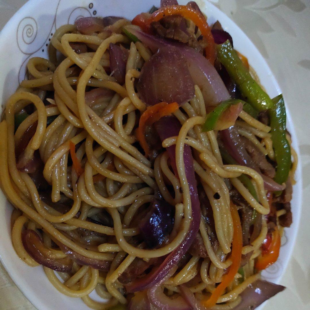 黑椒牛柳炒意面