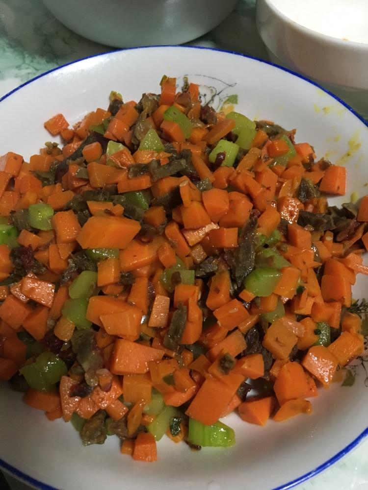 胡萝卜黄瓜炒牛肉（懒人快速下饭菜）的做法