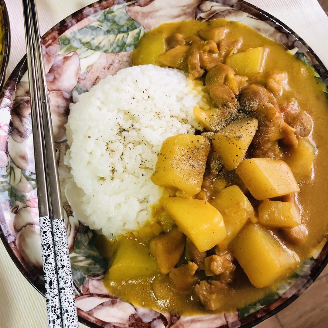 咖喱土豆鸡肉饭