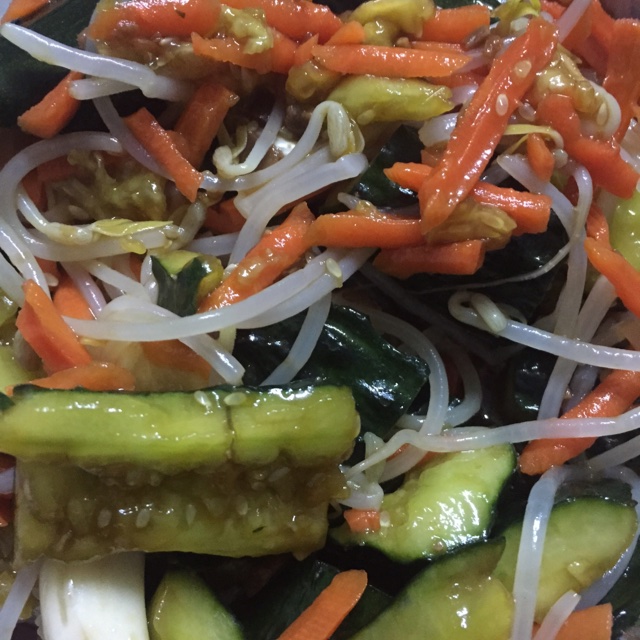 凉拌豆芽黄瓜菜