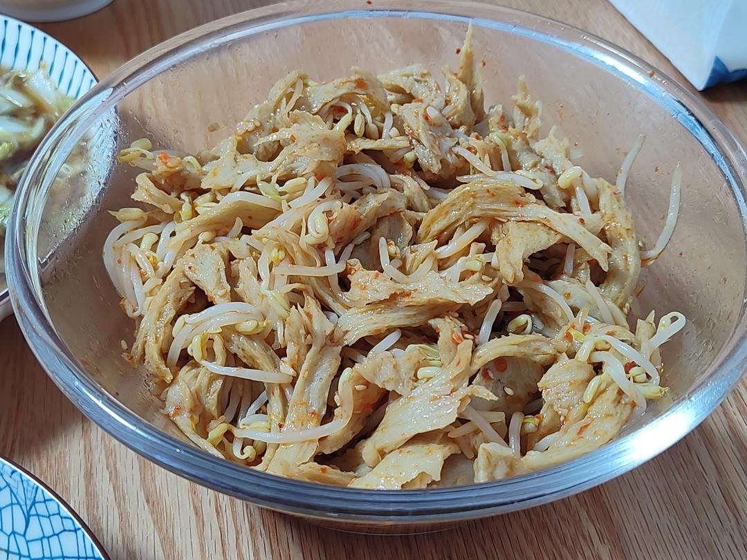 豆芽拌面筋，下馆子必点的一道凉菜。