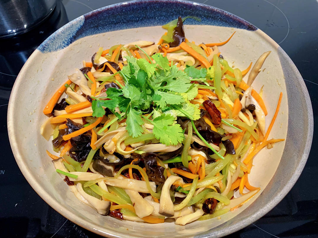 比肉还好吃的【手撕凉拌杏鲍菇】，上桌扫光光