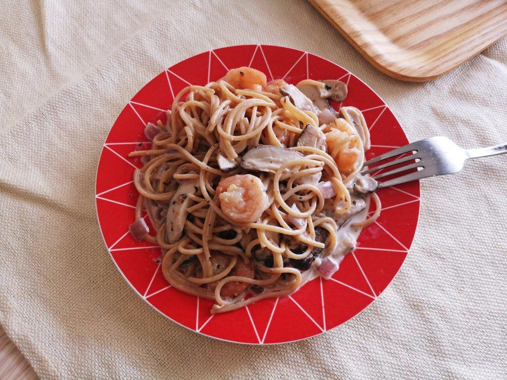超快手低卡白酱蘑菇鲜虾意面