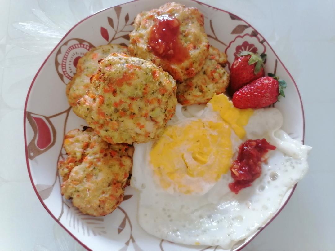减肥、健身人士吃了狂点赞的蔬菜鸡胸肉饼