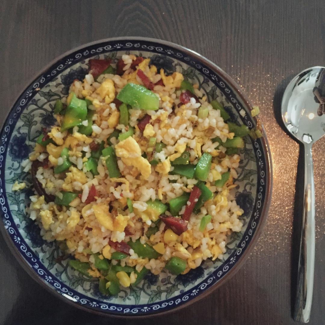 青椒鸡蛋炒饭