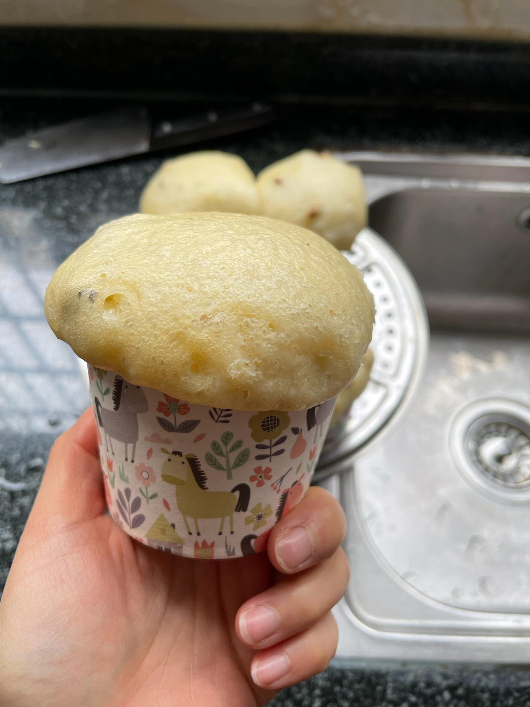 两个鸡蛋一碗面 全程手不粘面 轻松搞定小碗蒸发糕 蓬松煊软 比面包好吃