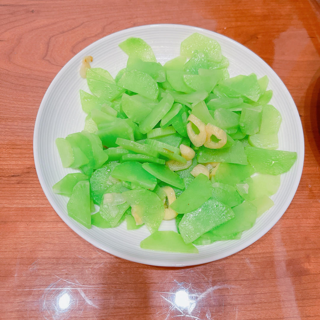 超简单的清炒莴笋