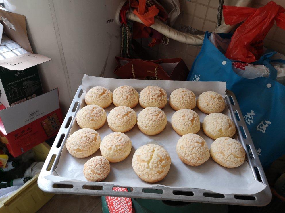 一口就爆浆的卡士达酥皮泡芙