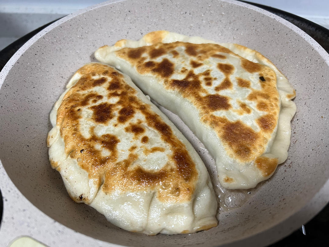 薄皮大馅儿韭菜盒子，冷了也不变硬