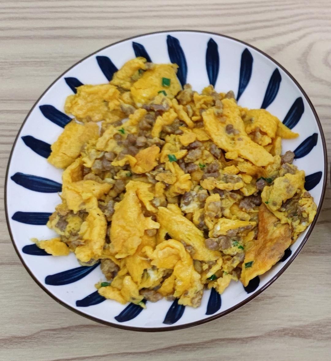 金猫咪食堂-香葱肉末煎鸡蛋