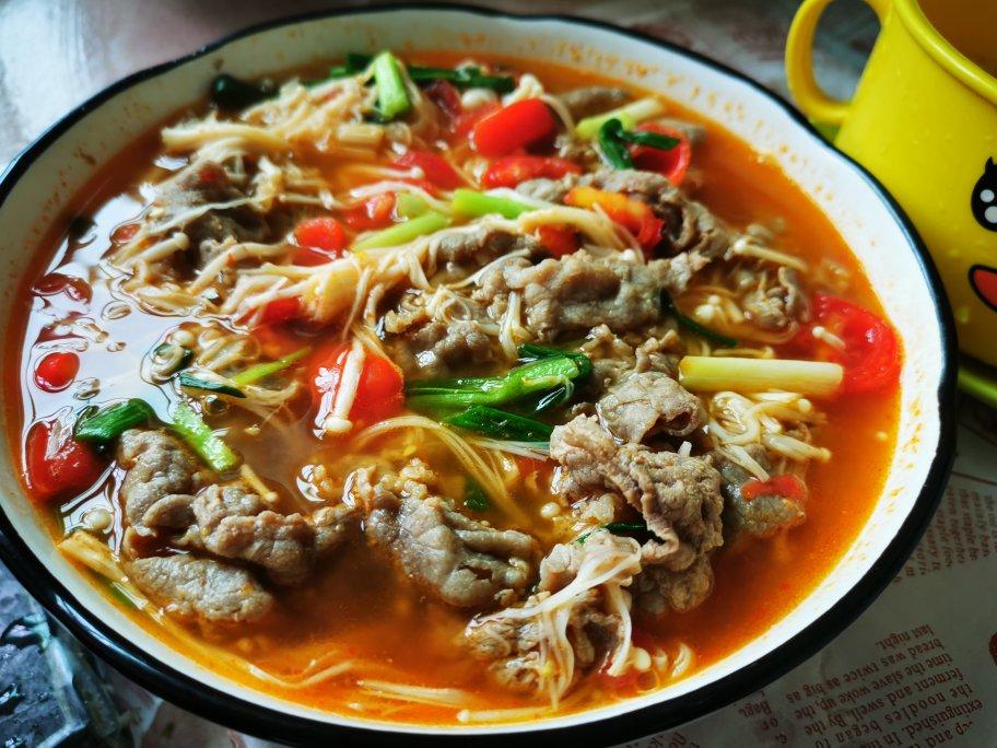 金针菇肥牛番茄锅