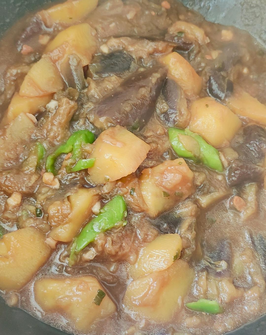 黏黏糊糊  茄子炖土豆