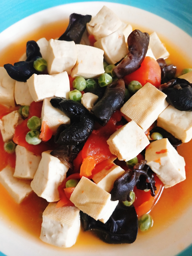 素食，清炖西红柿豌豆木耳豆腐的做法