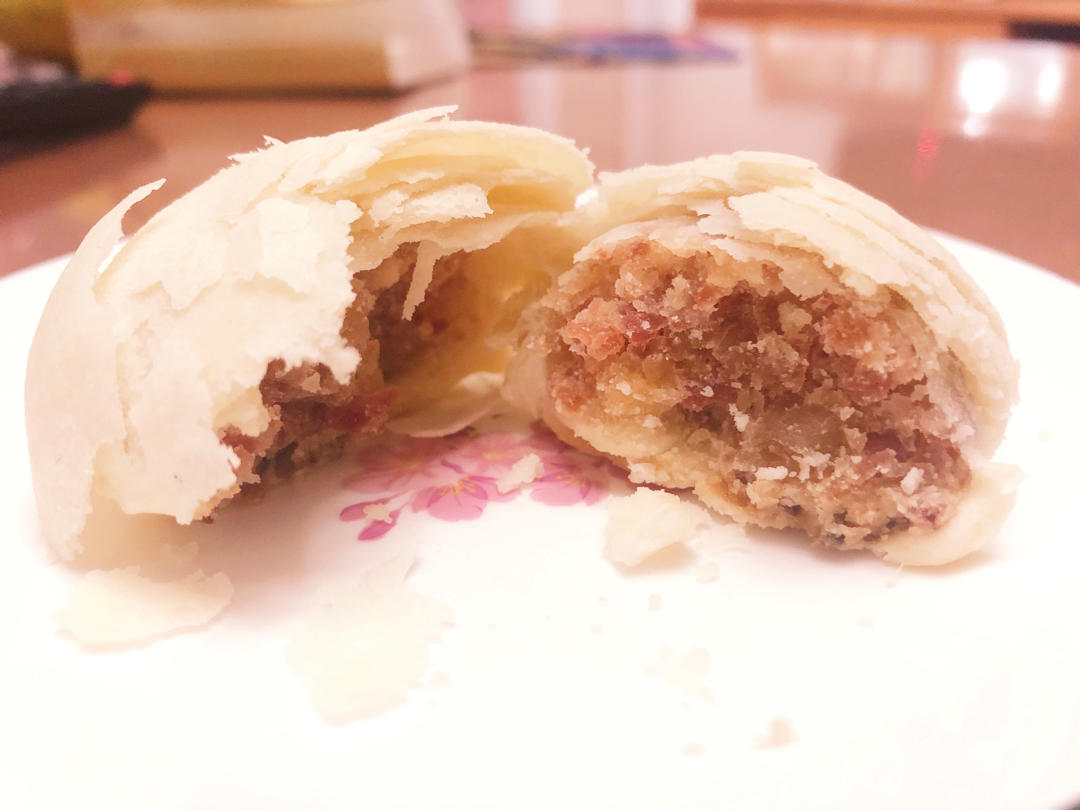 芸物白酥皮云腿月饼