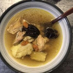 大补榴莲炖鸡汤的做法 步骤2