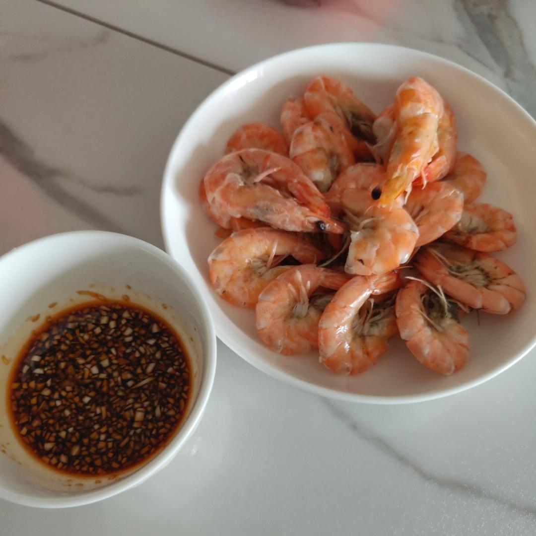 白灼虾~肉质鲜嫩Q弹，酱汁鲜美，烹制简单