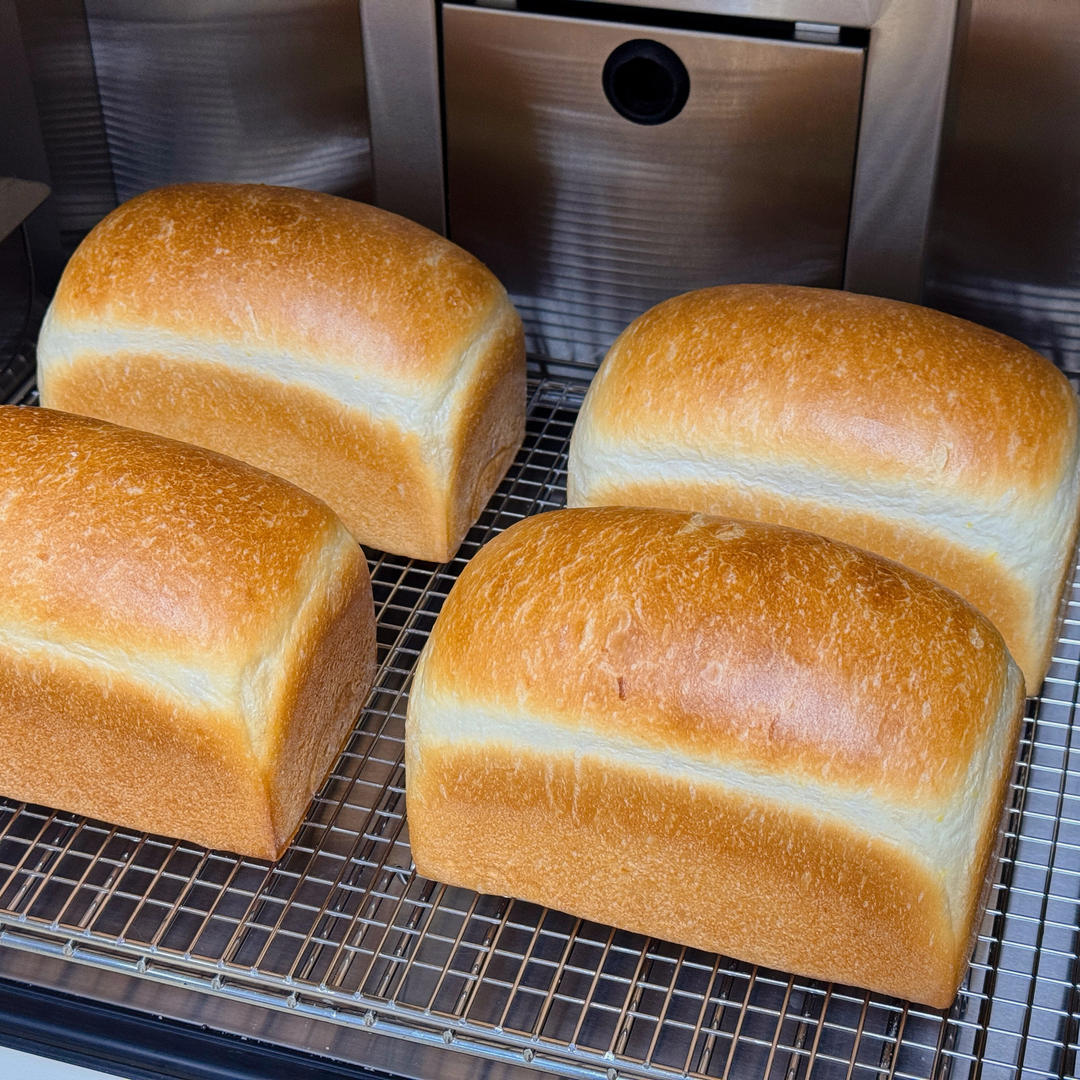 轻盈绵软、整形方便的经典三明治白吐司