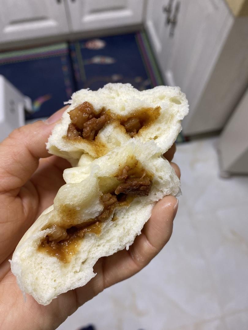 云朵般松软爆浆蜜汁叉烧包