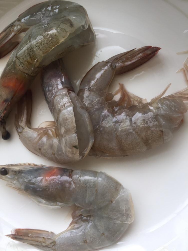 正宗茄汁大虾🍤的做法 步骤2